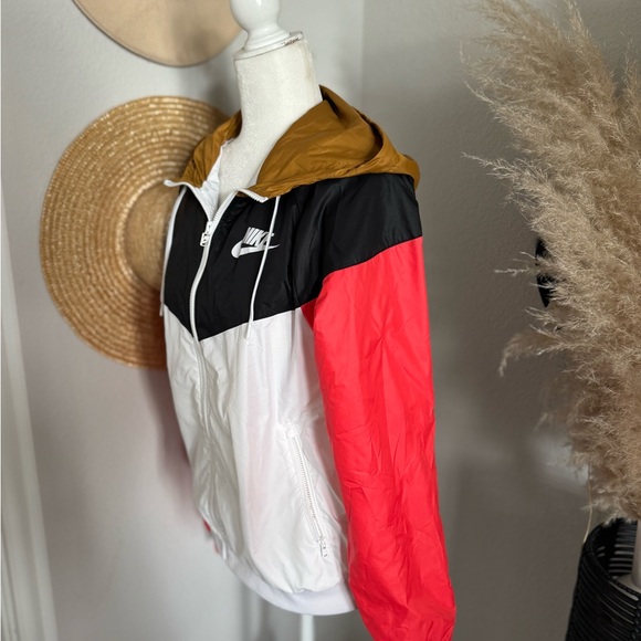 Nike Windbreaker - Picture 3 of 6